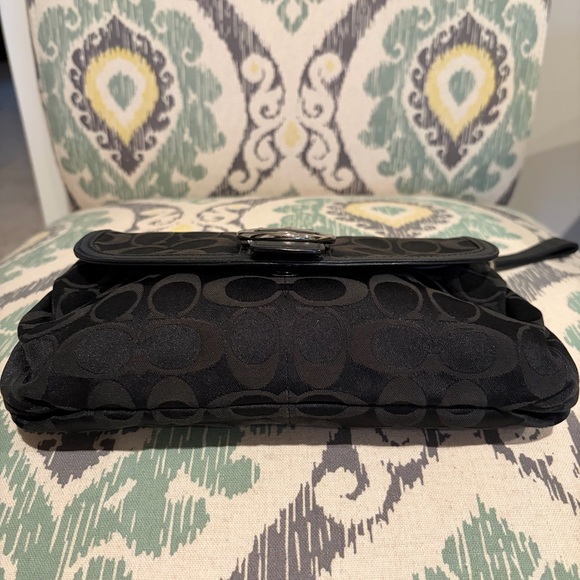 Coach Ali Signature Jacquard Clutch Wristlet EUC - Picture 3 of 8